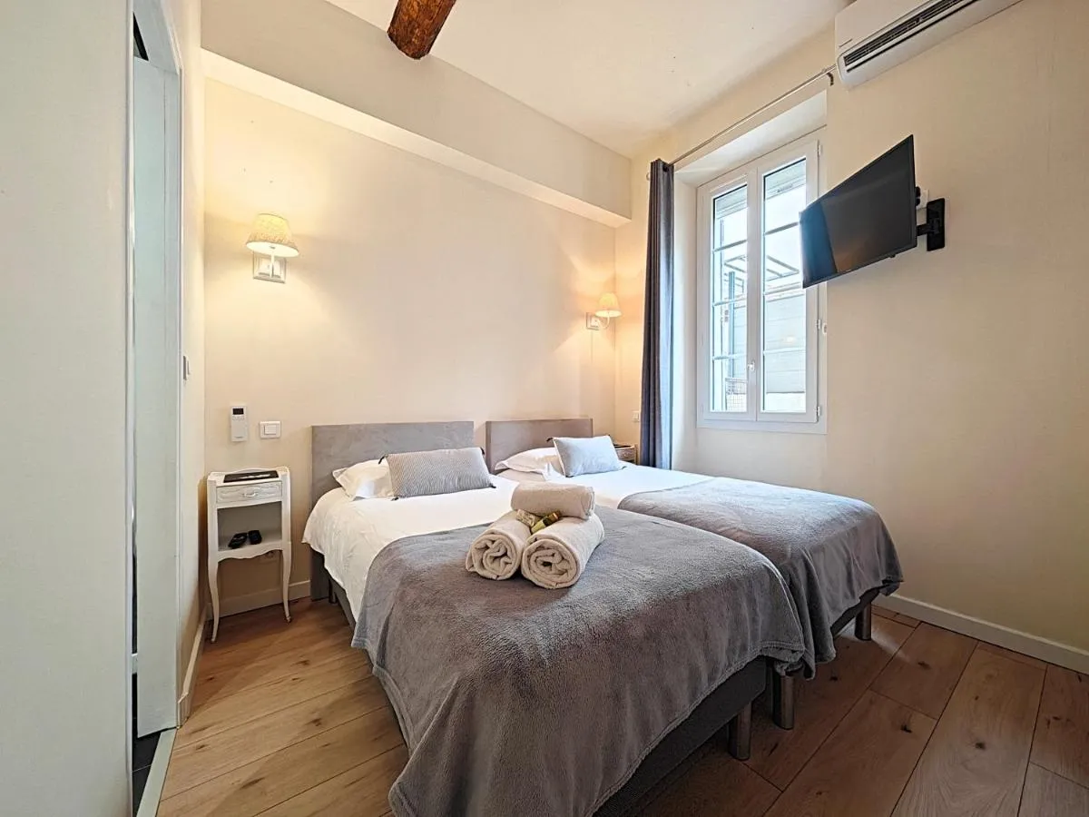 Image 5 of Croisette carre d’or