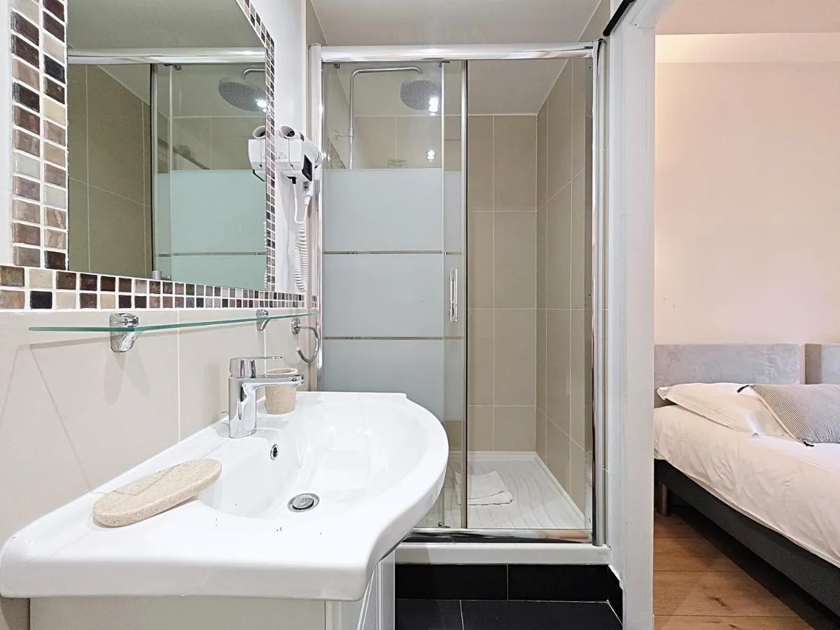 Image 2 of Croisette carre d’or