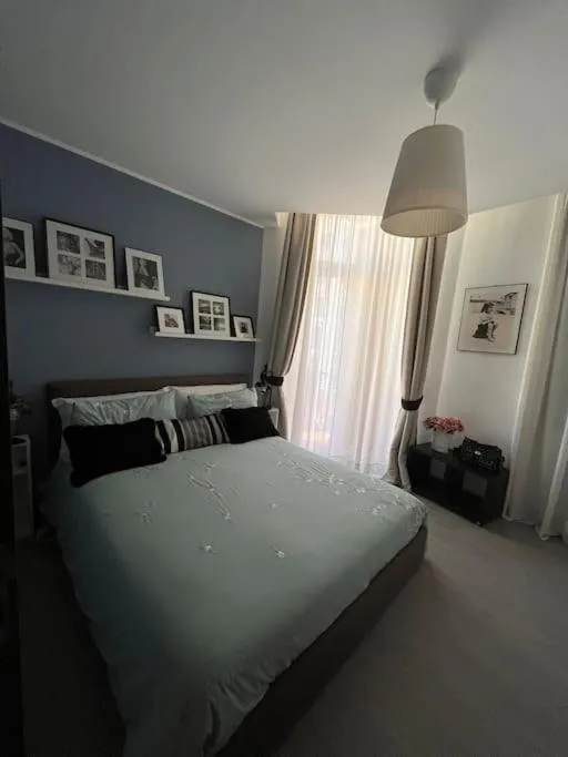 Image 5 of Deux pas du Palais du Festival