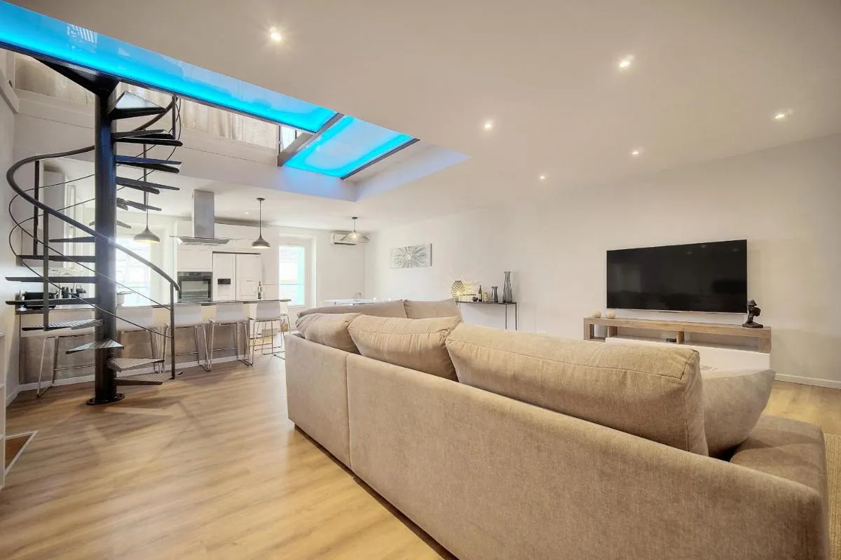 Image 5 of ELEGANT DUPLEX 5 CHAMBRES PLAGES du MIDI A5B03