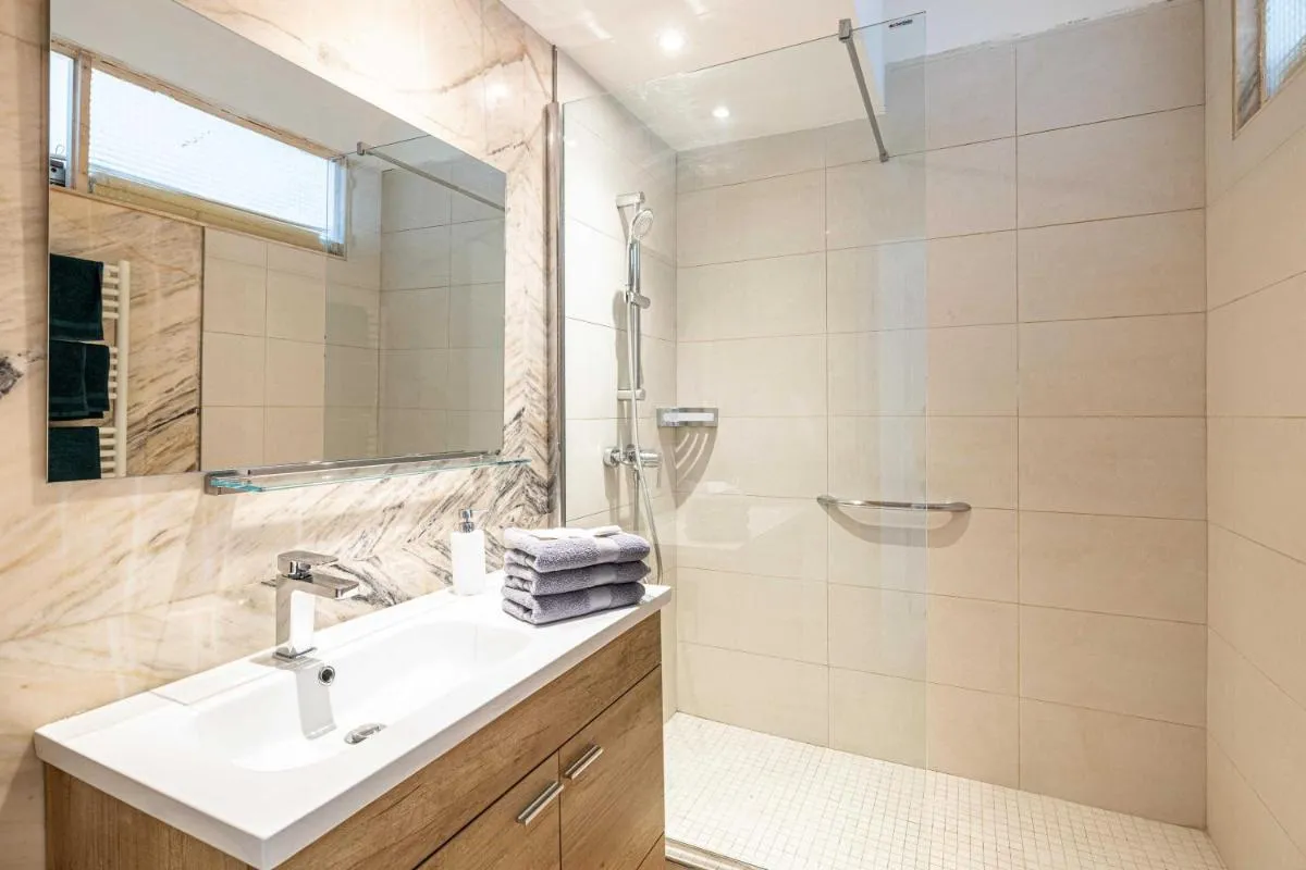 Image 4 of Elegance and Refinement, proximity to La Croisette