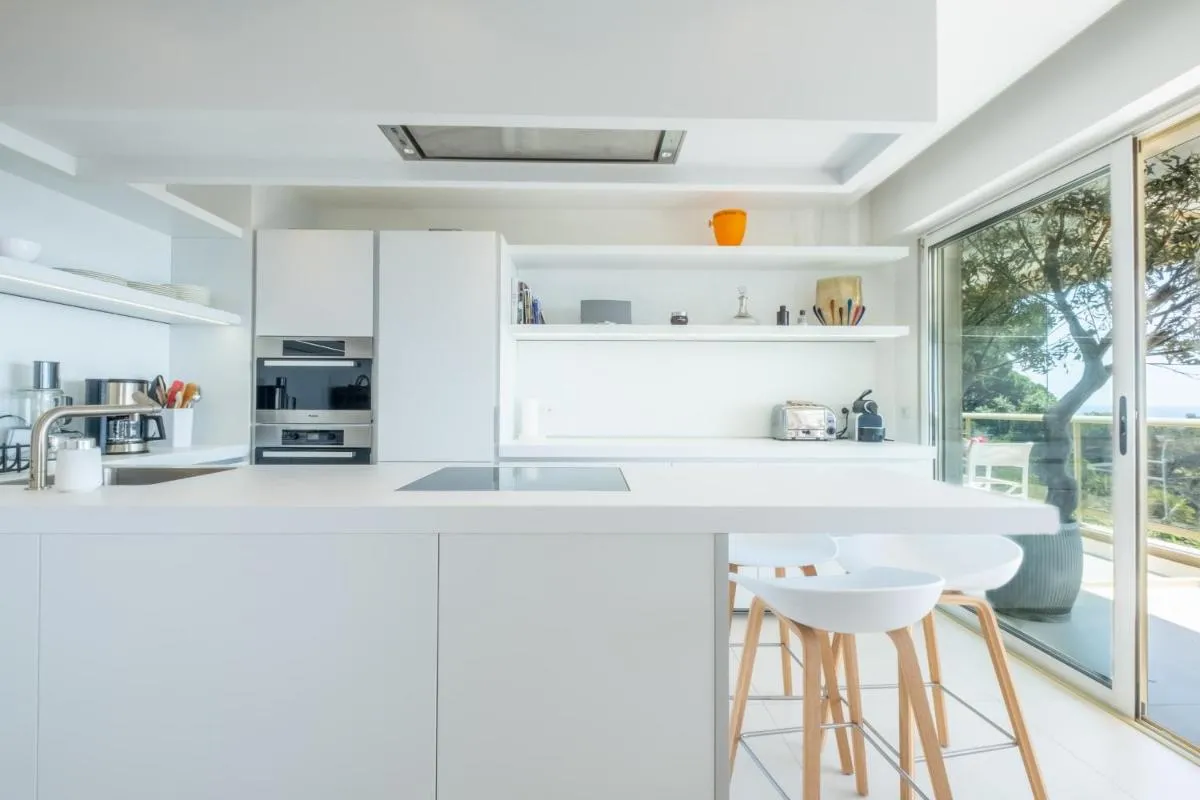 Image 2 of Elegant 3-Room Apartment with Terrace Pool & Island Views