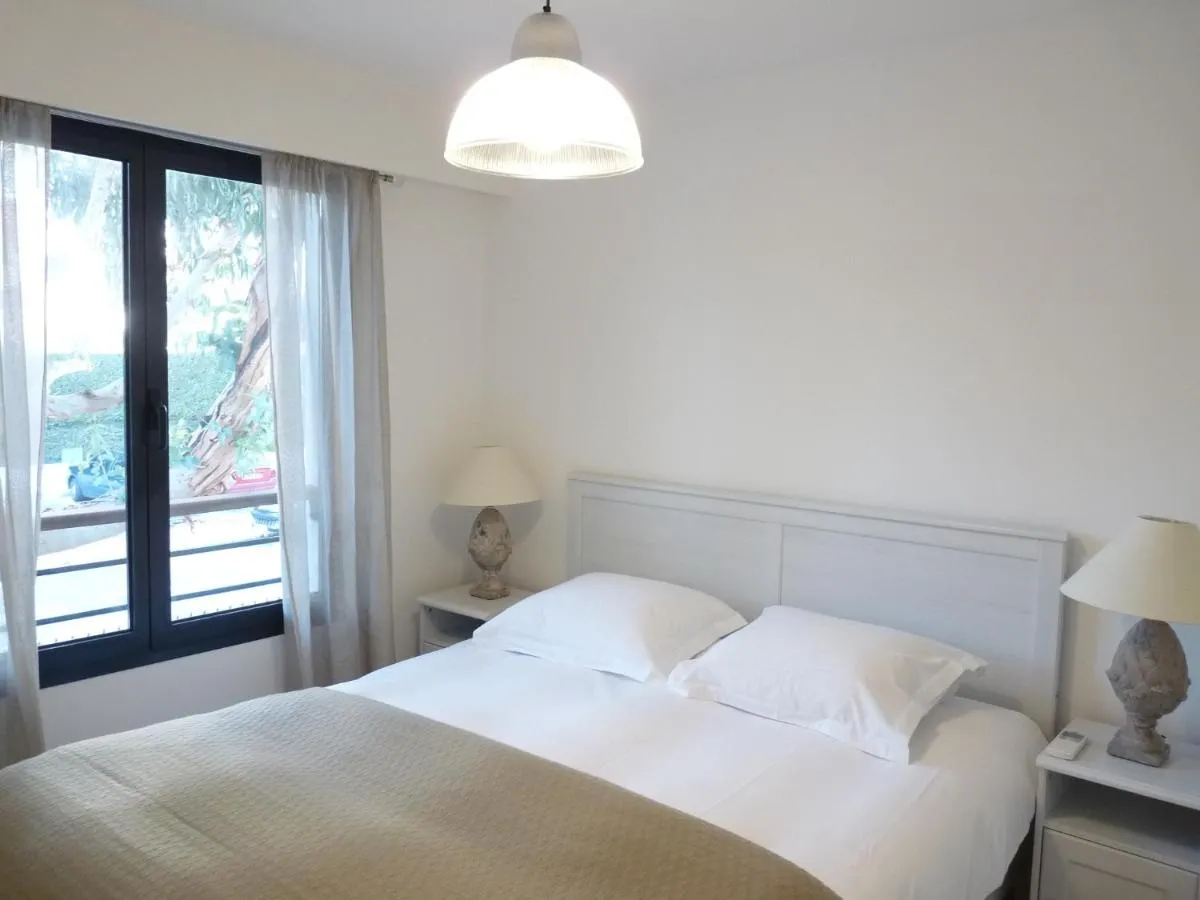 Image 6 of Elegant two bedroom apartment with modern design and terrace close to beaches and Cannes center 546