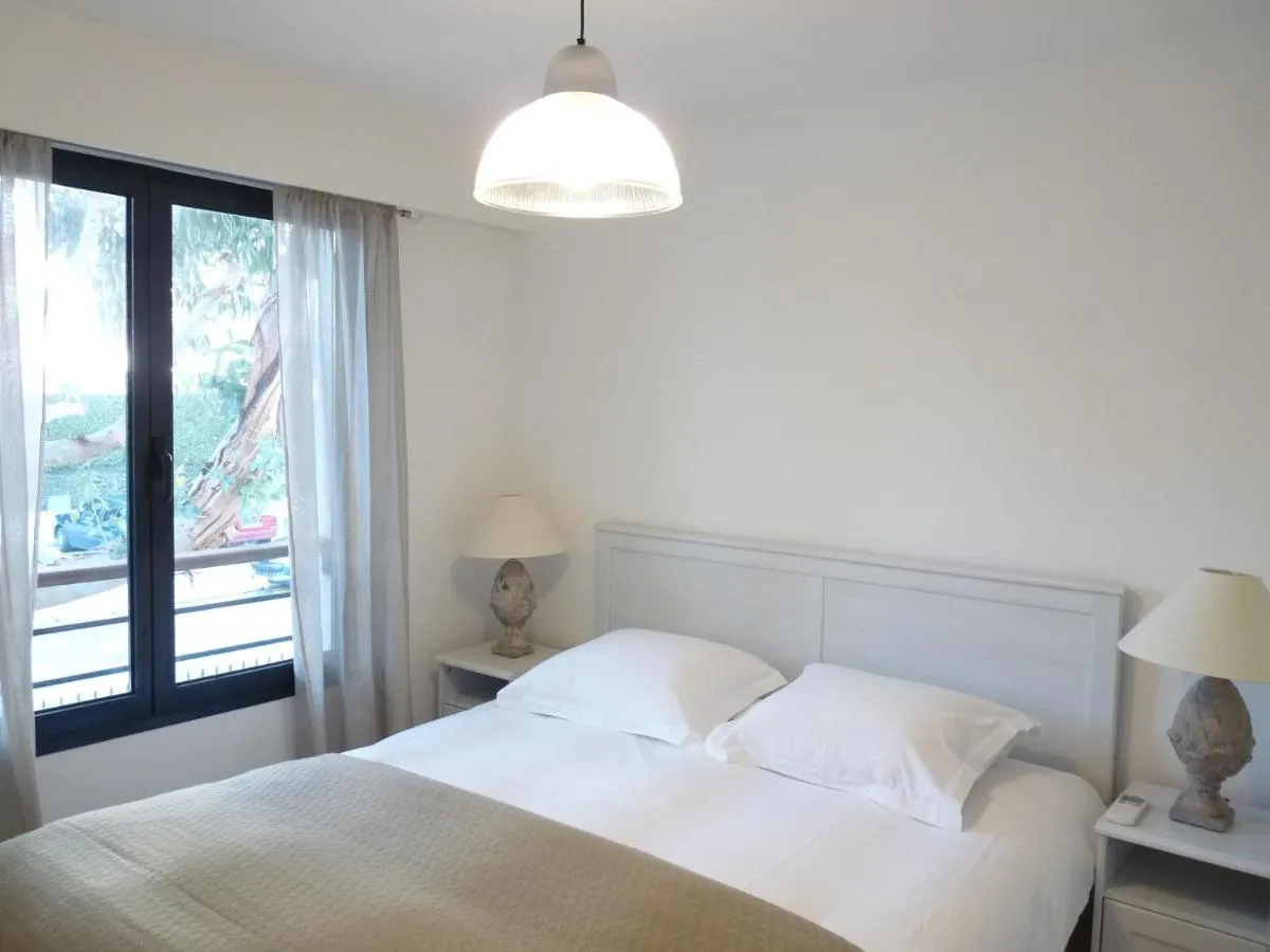 Image 1 of Elegant two bedroom apartment with modern design and terrace close to beaches and Cannes center 546