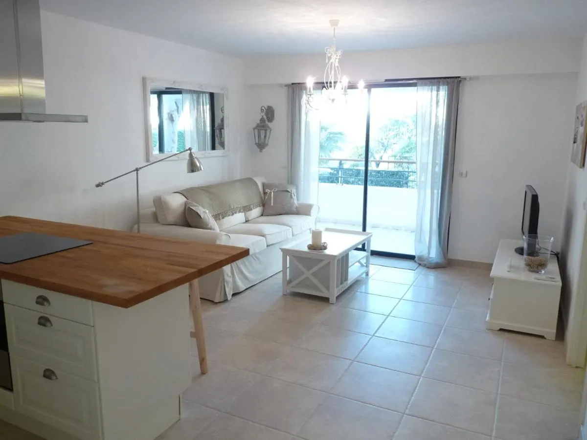 Image 2 of Elegant two bedroom apartment with modern design and terrace close to beaches and Cannes center 546