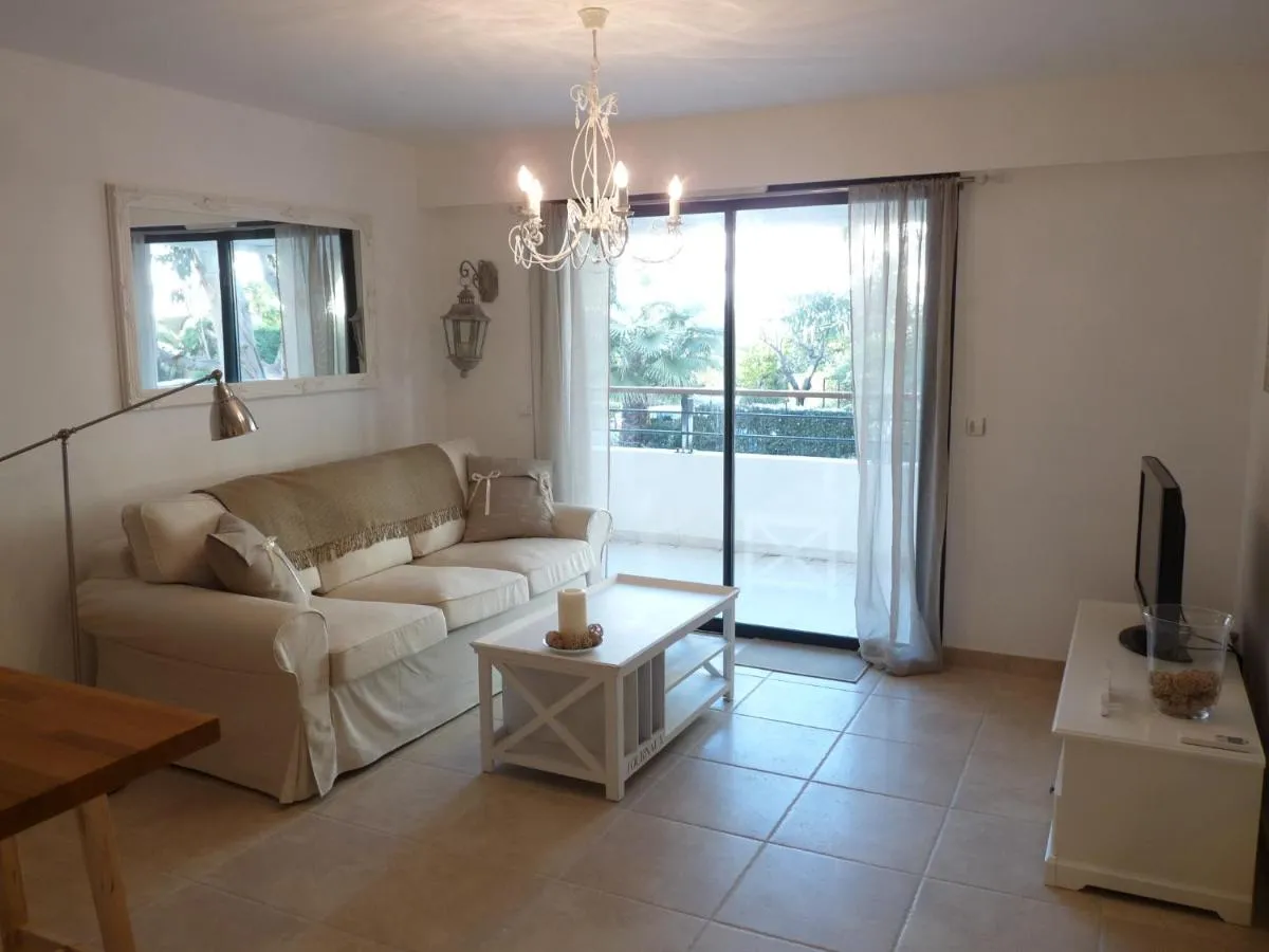 Image 4 of Elegant two bedroom apartment with modern design and terrace close to beaches and Cannes center 546