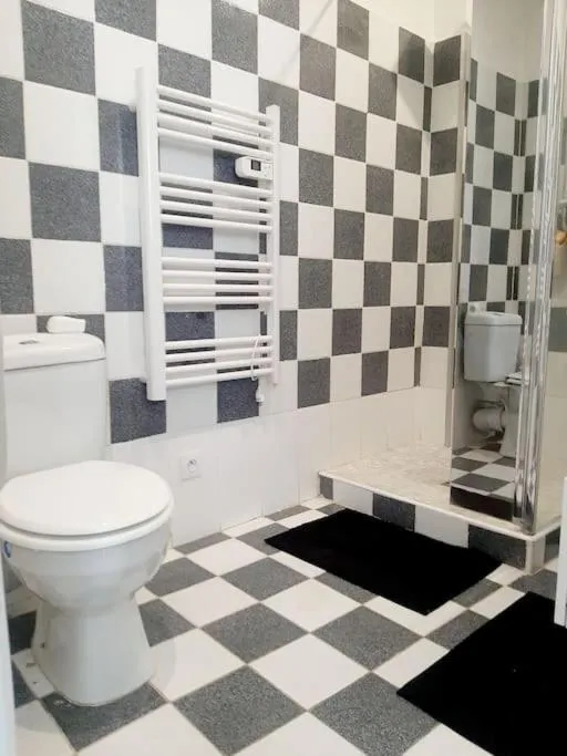 Image 5 of Emplacement idéal 450 métres du Palais croisette plage