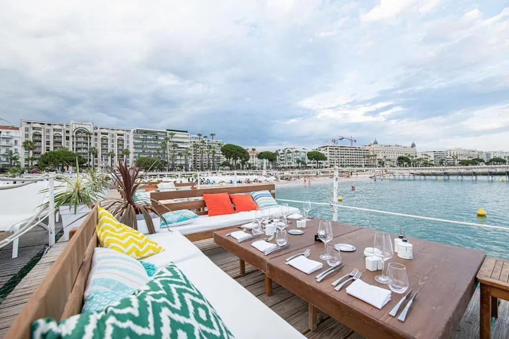 Image 1 of Emplacement idéal 450 métres du Palais croisette plage