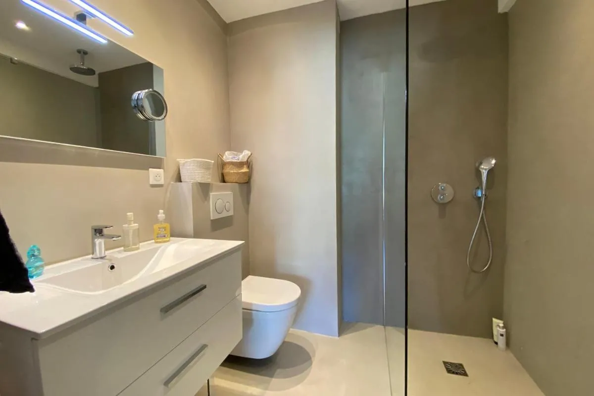 Image 2 of Exceptional Cannes Center sea view and swimming pool LIVE IN PARC BRUYERE