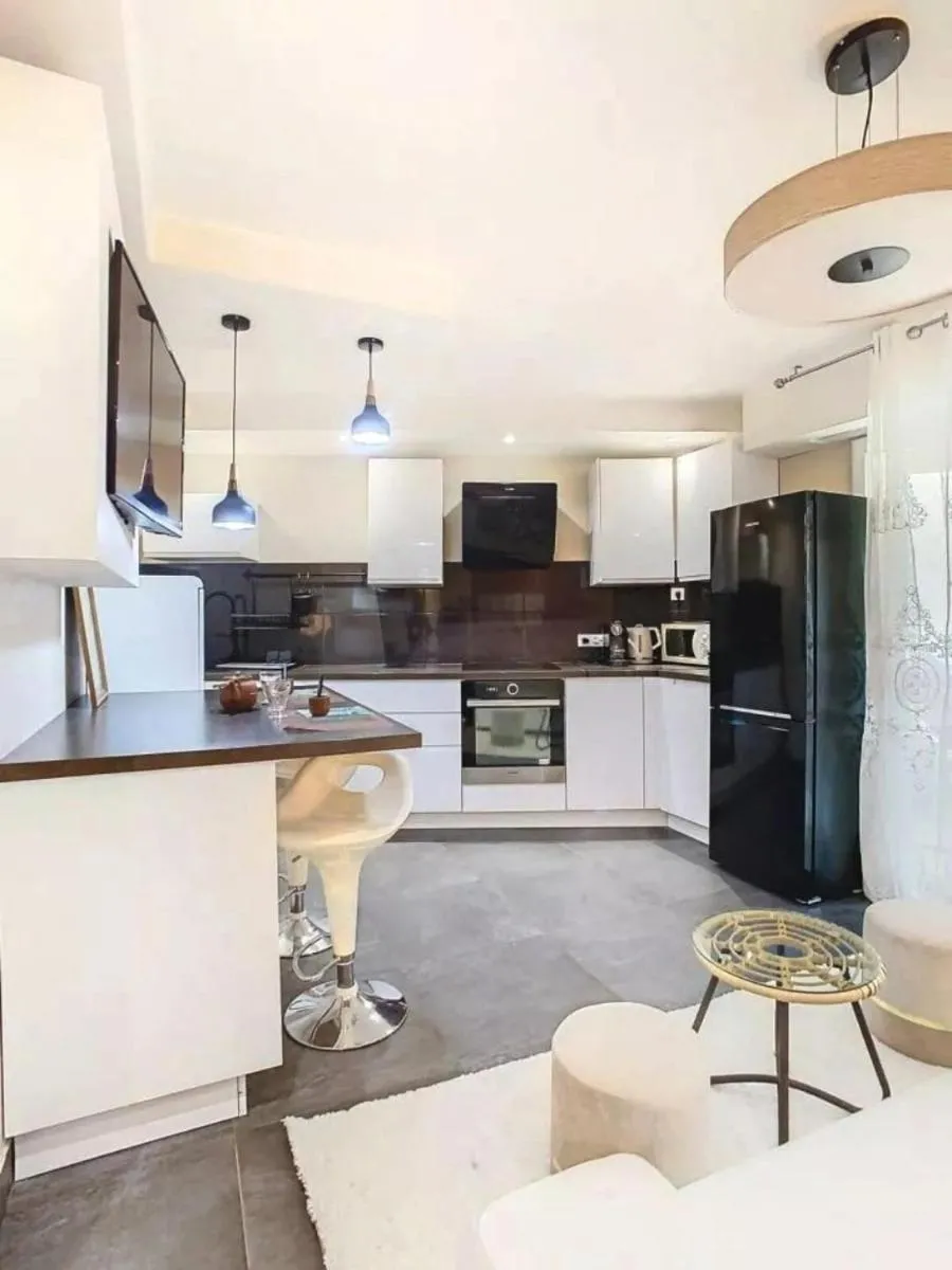 Image 3 of F3 4 pers 15 min Palace Cannes