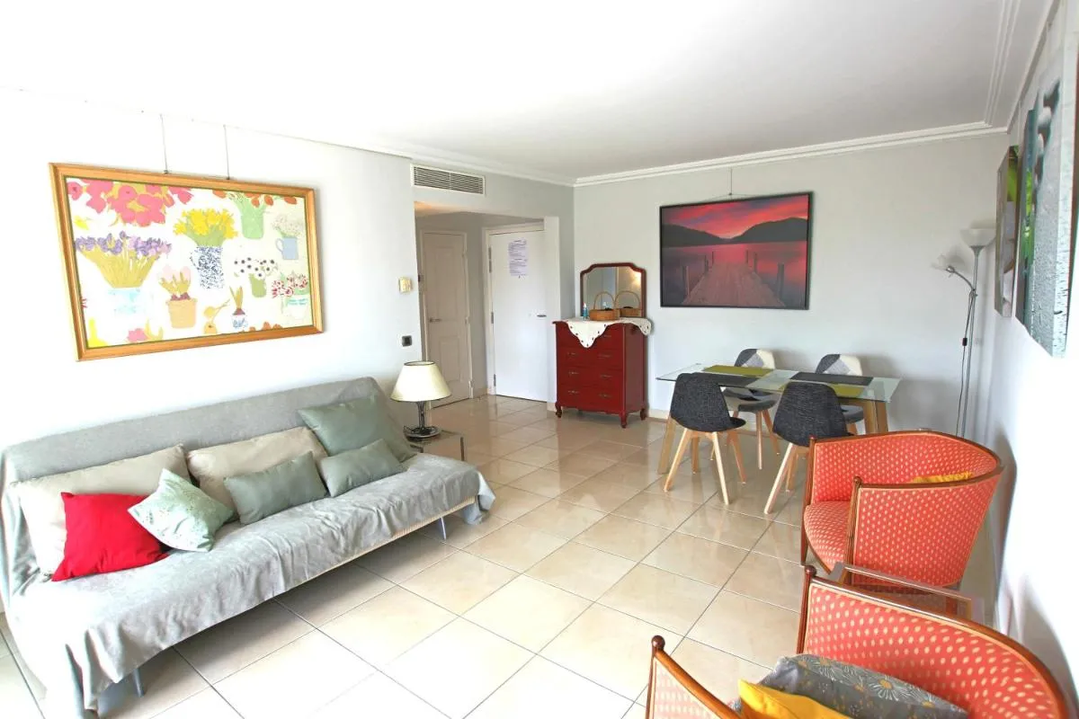 Image 3 of Fully equipped apartment with large terrace lounge area