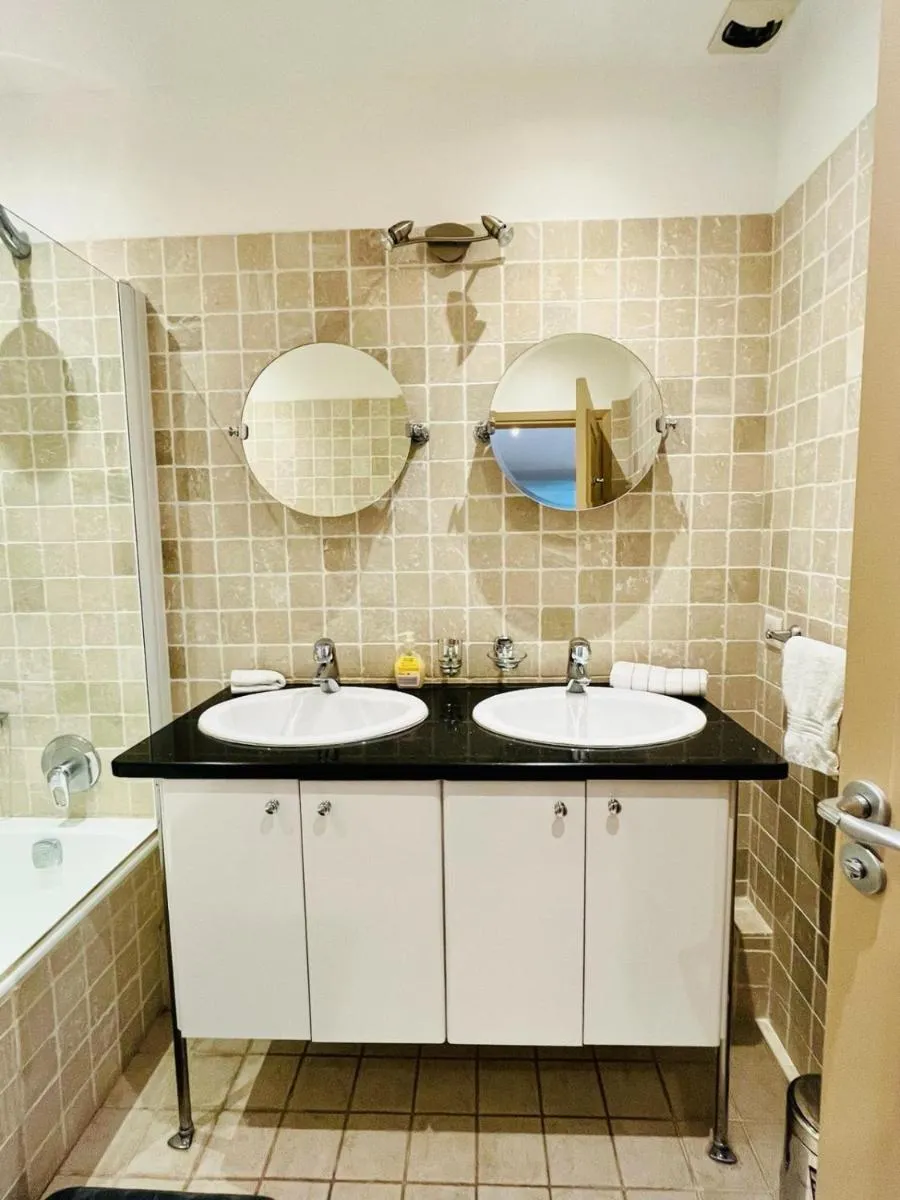 Image 4 of Golden Triangle 2Br/2Ba