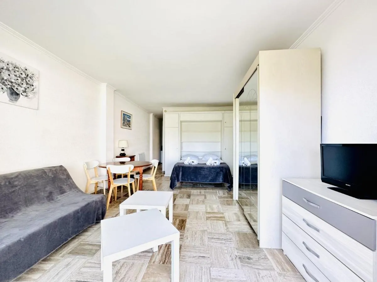 Image 4 of Grand Hotel – Studio Croisette