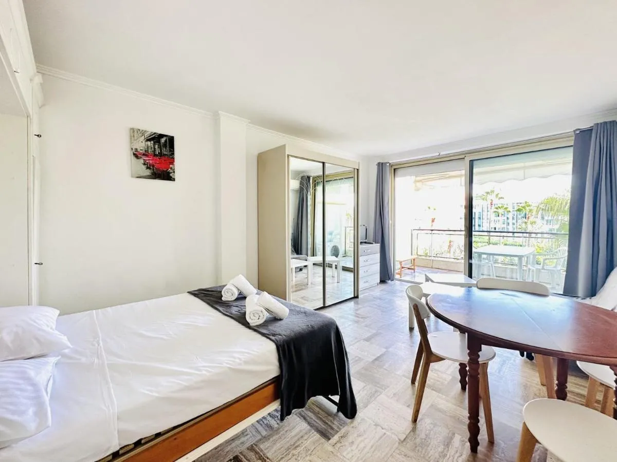 Image 6 of Grand Hotel – Studio Croisette