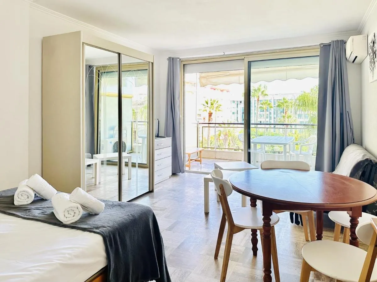 Image 1 of Grand Hotel – Studio Croisette