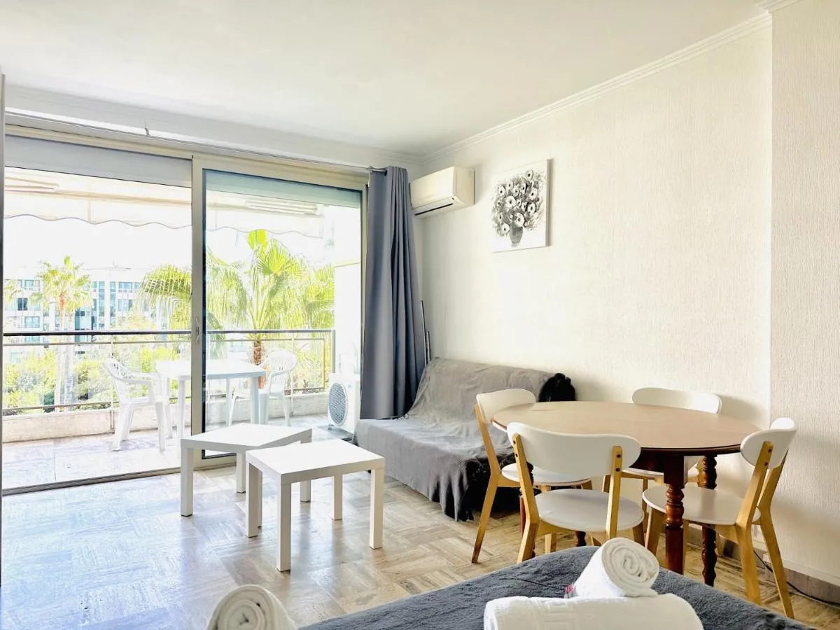 Image 3 of Grand Hotel – Studio Croisette