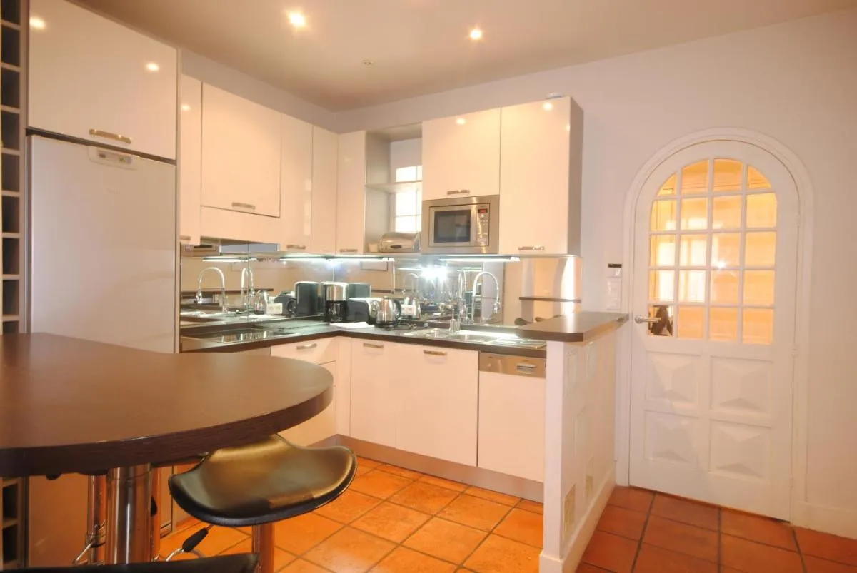 Image 3 of Grand Palais 4P BOB1309