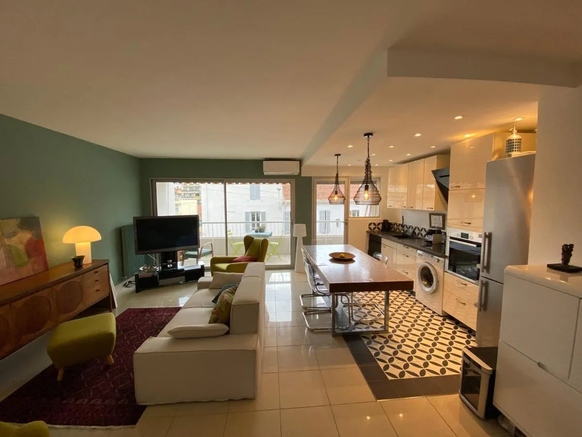 Image 1 of Grand appartement de style – Cannes