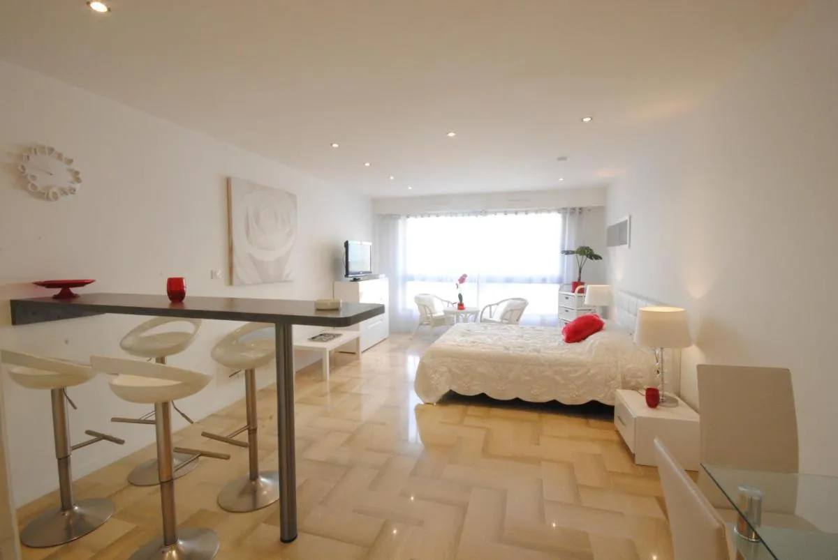 Image 3 of Gray d Albion THI235