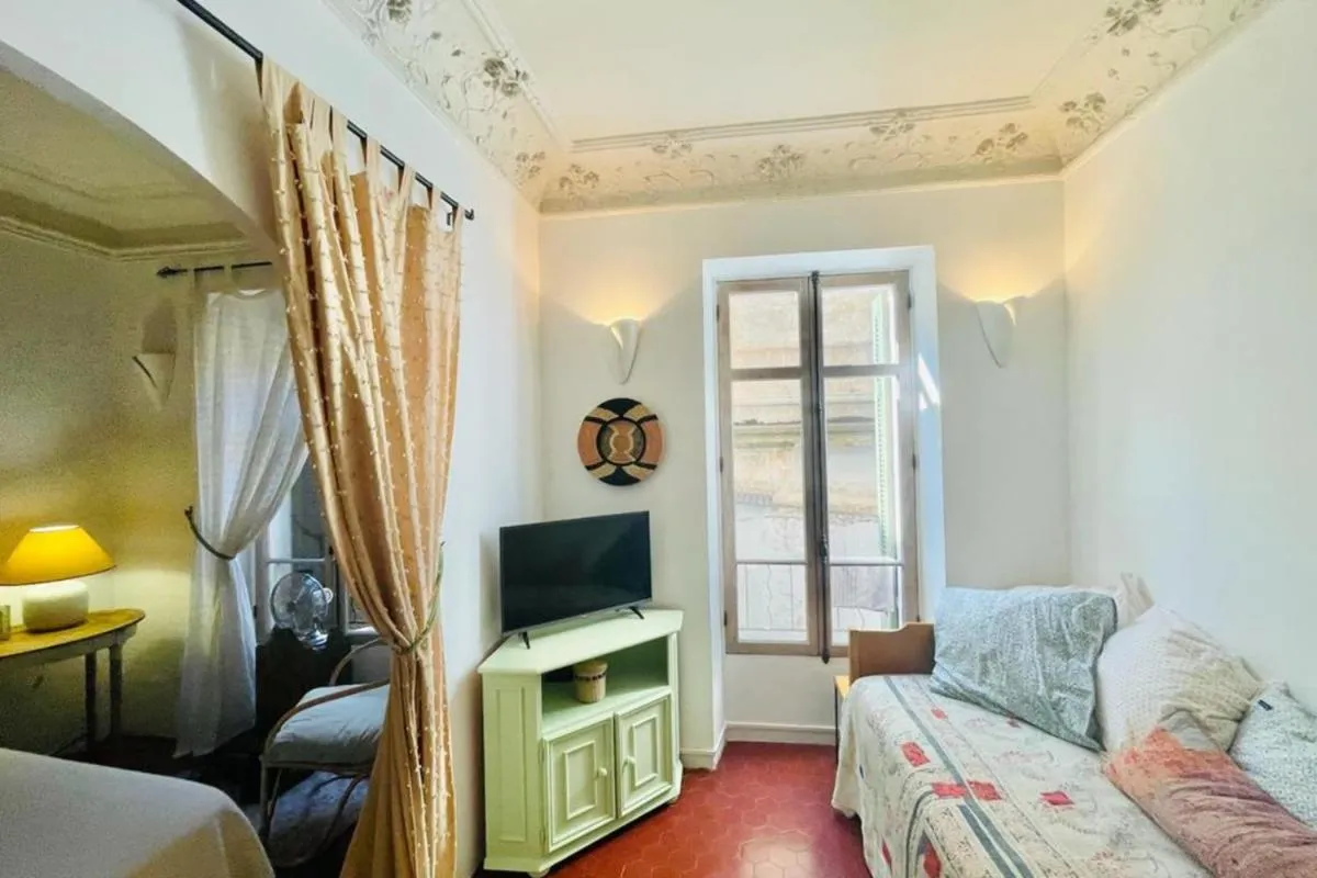 Image 4 of Great studio in the heart of Cannes Meynadier old city neighbourhood !