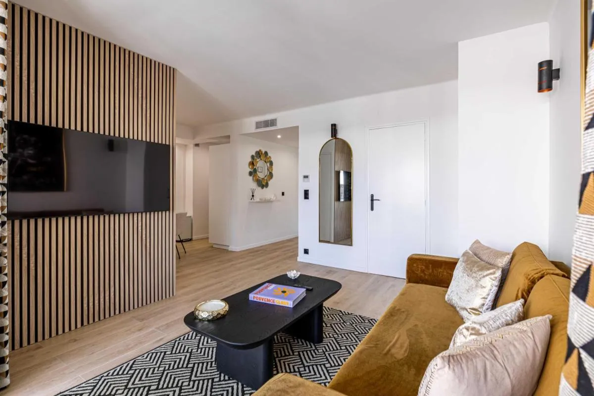 Image 2 of Harmony with private terrace – near Croisette