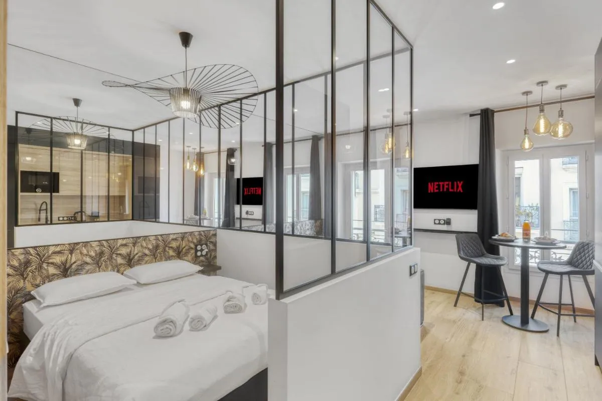 Image 1 of Hypercentre Studio East à 2minutes du Palais des Festivals