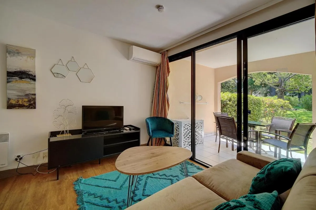 Image 2 of IMMOGROOM – 2 Rooms – Renovated – Pool – AC – Parking – Garden