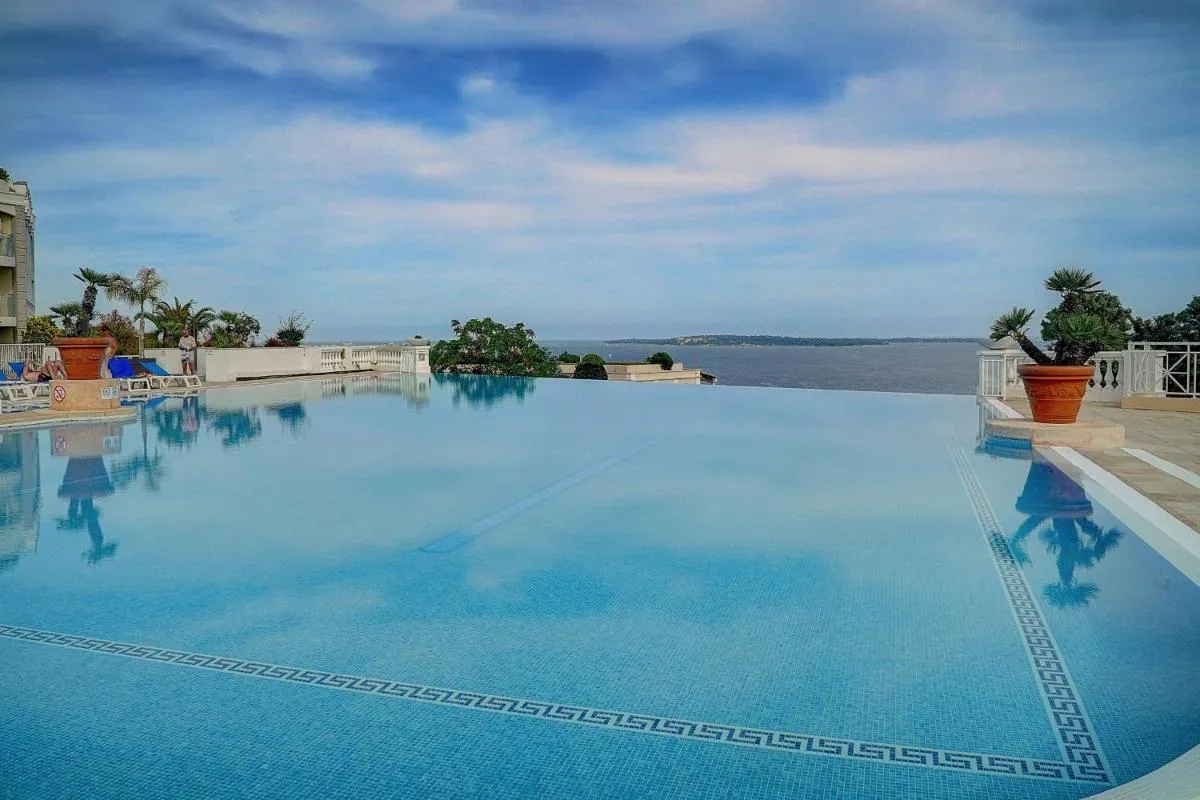 Image 4 of IMMOGROOM – 2 Rooms – Renovated – Pool – AC – Parking – Garden