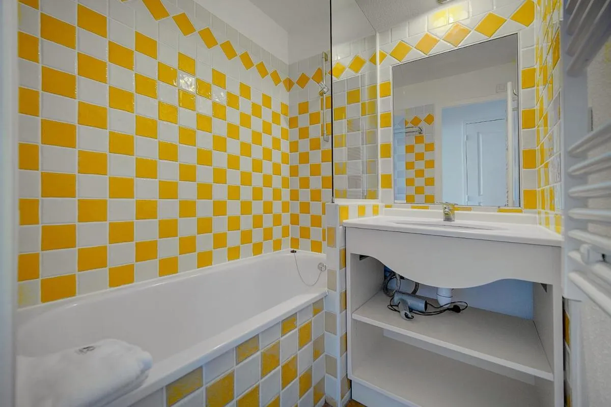 Image 4 of IMMOGROOM – 2 Rooms – Renovated – Pool – Parking – Air conditioning –