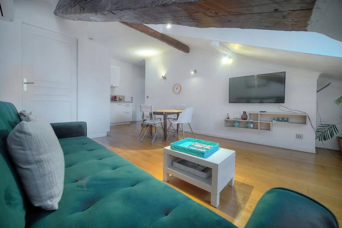 Image 2 of IMMOGROOM – 5min from the Festival Palace – AC – Wifi – Center