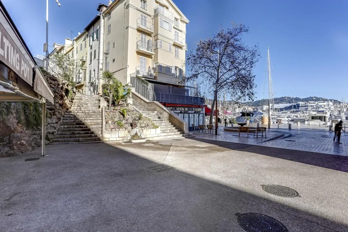 Image 4 of IMMOGROOM – 8 min from the Palais – AC – Quai St Pierre