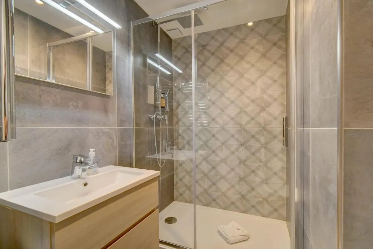 Image 4 of IMMOGROOM – AC – 5min from the beaches 8 min from Palais