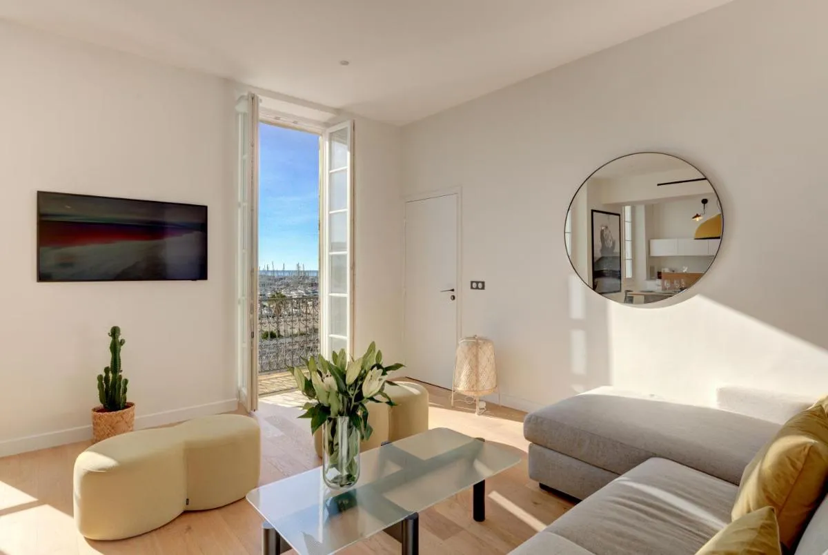 Image 4 of IMMOGROOM – Appartements luxueux – 2min du Palais – Vue mer – Clim