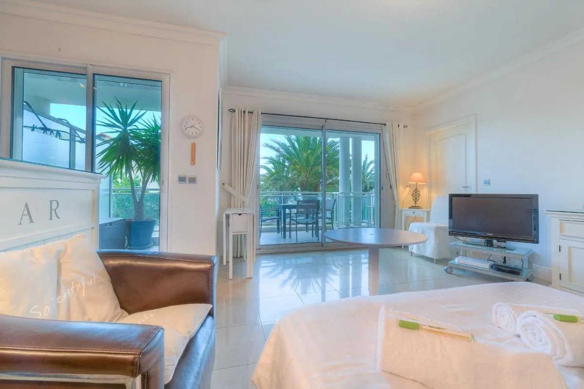 Image 5 of IMMOGROOM – Sea view – Terrace- Swimming-Pool 1 min from the beach