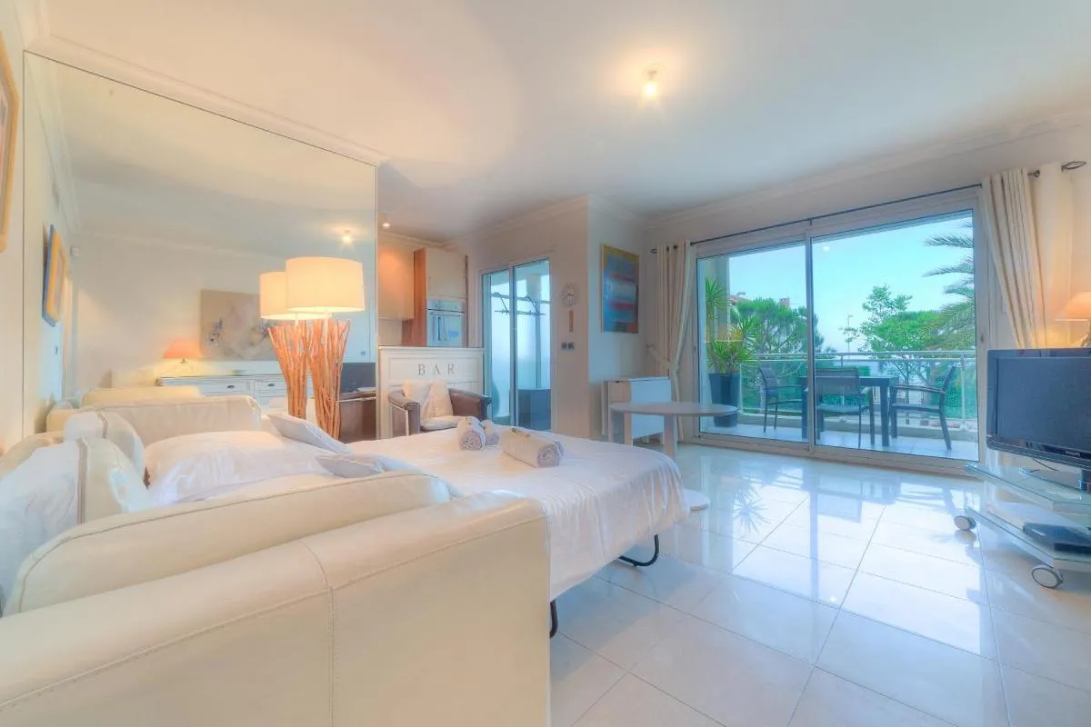 Image 4 of IMMOGROOM – Sea view – Terrace- Swimming-Pool 1 min from the beach