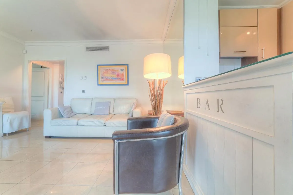 Image 3 of IMMOGROOM – Sea view – Terrace- Swimming-Pool 1 min from the beach