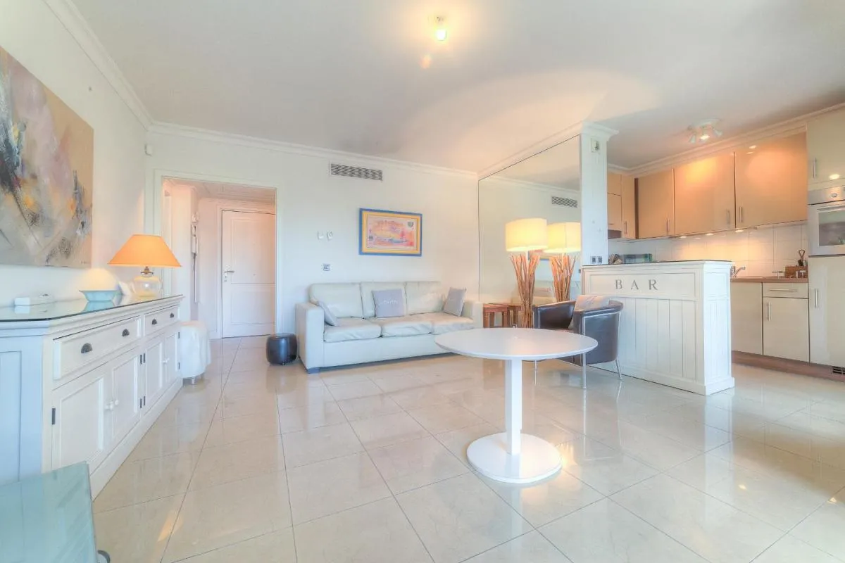 Image 2 of IMMOGROOM – Sea view – Terrace- Swimming-Pool 1 min from the beach