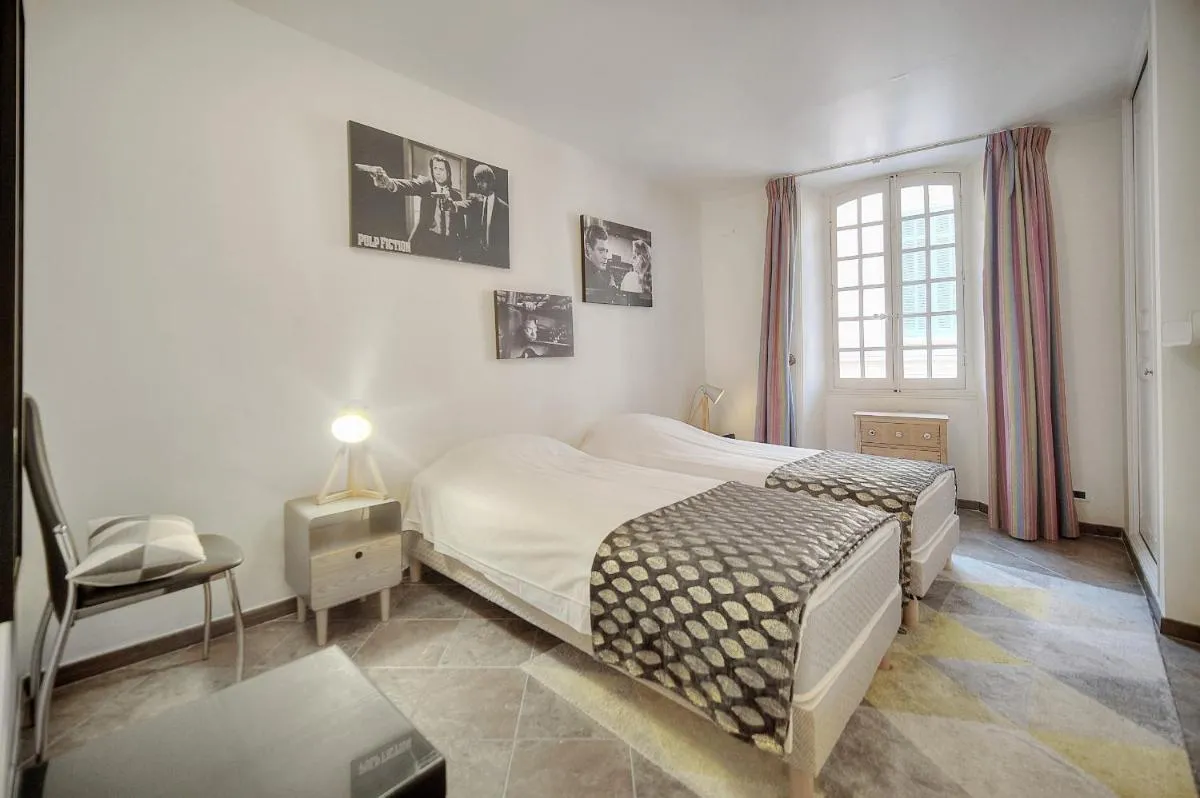 Image 1 of ‘JOLI 4 Pieces PROCHE VIEUX PORT’ – A3B75