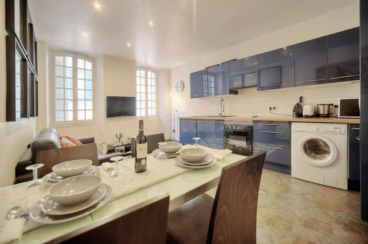 Image 3 of ‘JOLI 4 Pieces PROCHE VIEUX PORT’ – A3B75