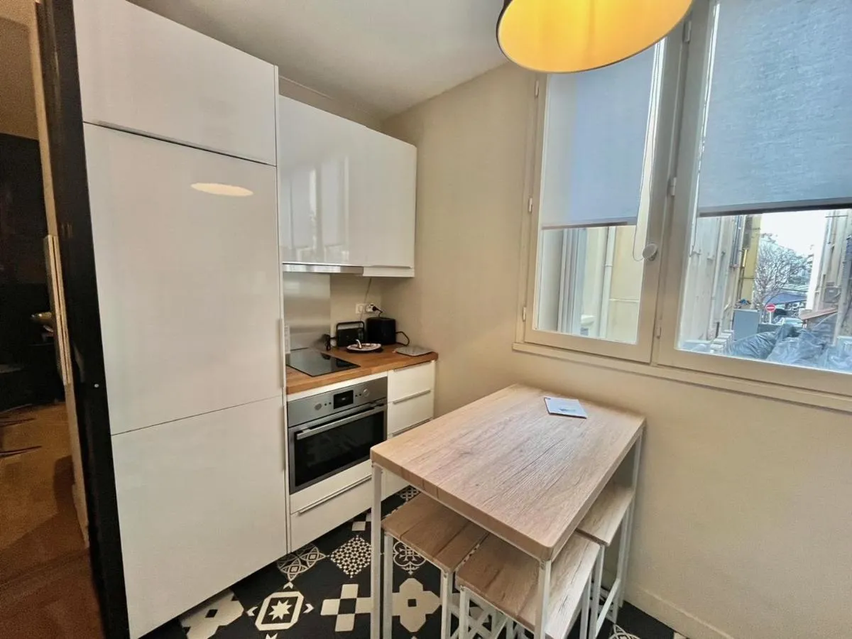 Image 2 of Jaurès by Welcome to Cannes