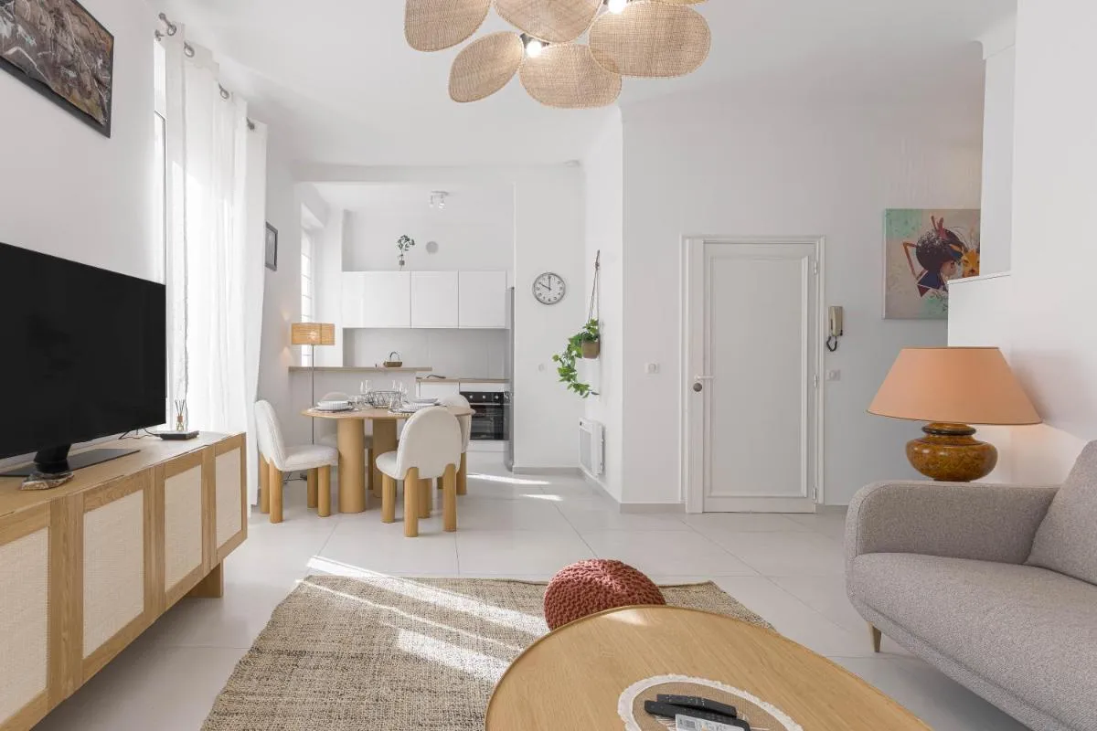 Image 4 of Josi – 2 chambres, central, 10mn du Palais&Plages, neuf, clim