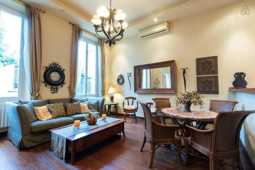 Image 2 of L’AUTHENTIQUE charme rustique et rétro proche Croisette et plages