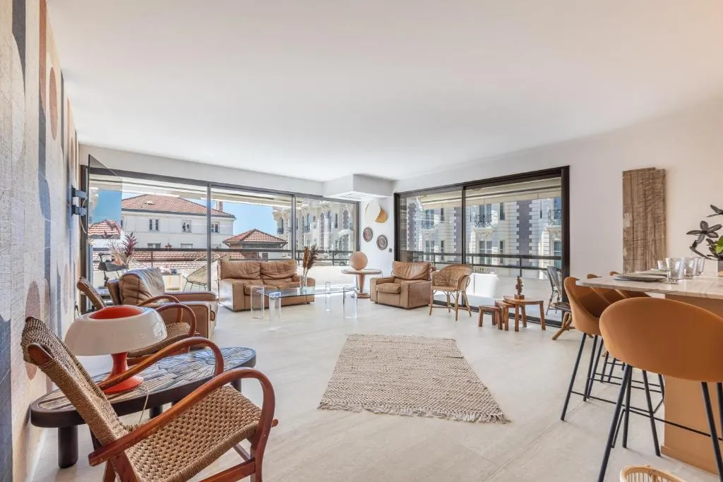 Image of LB Vacation Rentals I A short Stroll to Palais, Beach, Terrace & Seaview