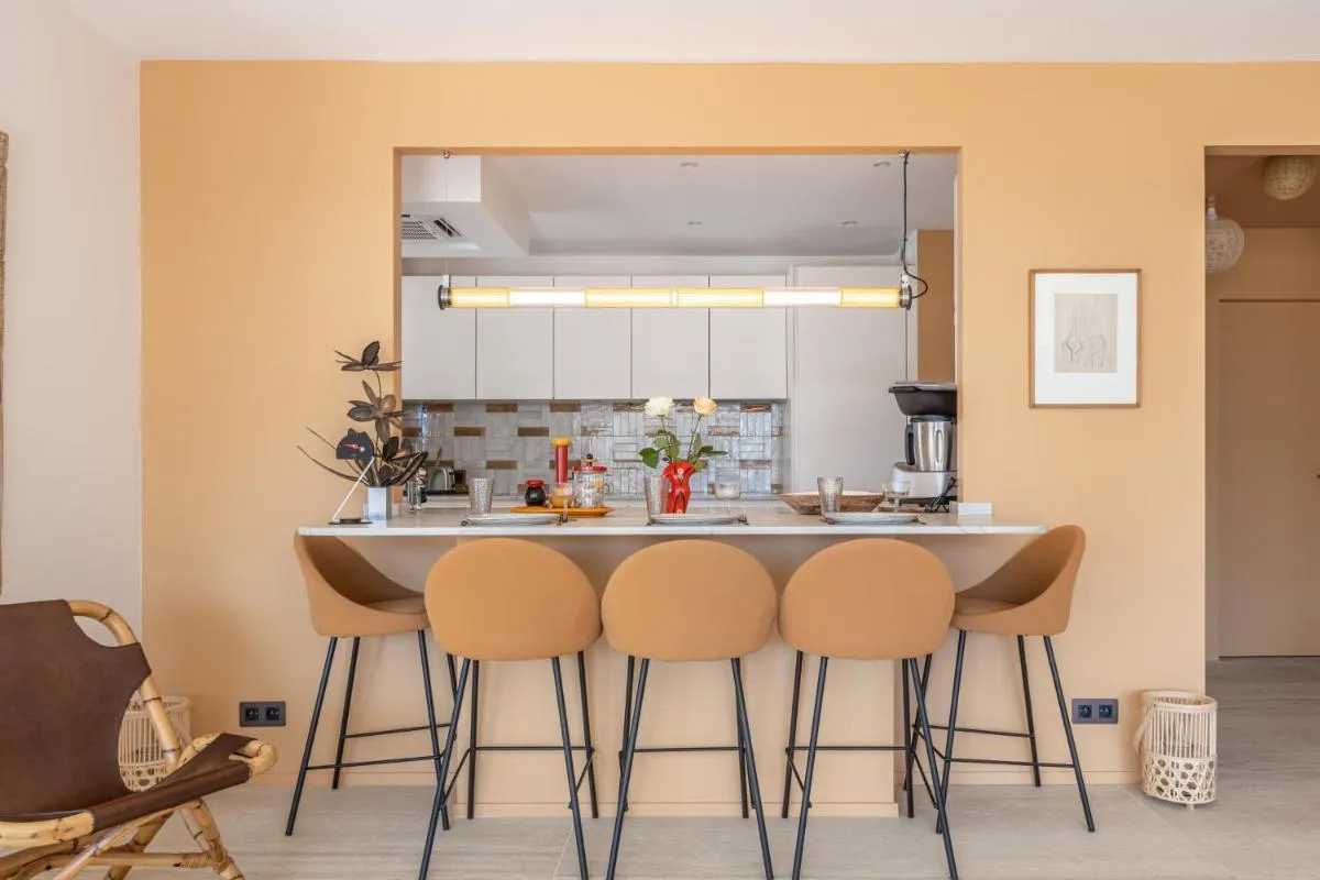 Image 2 of LB Vacation Rentals I A short Stroll to Palais, Beach, Terrace & Seaview