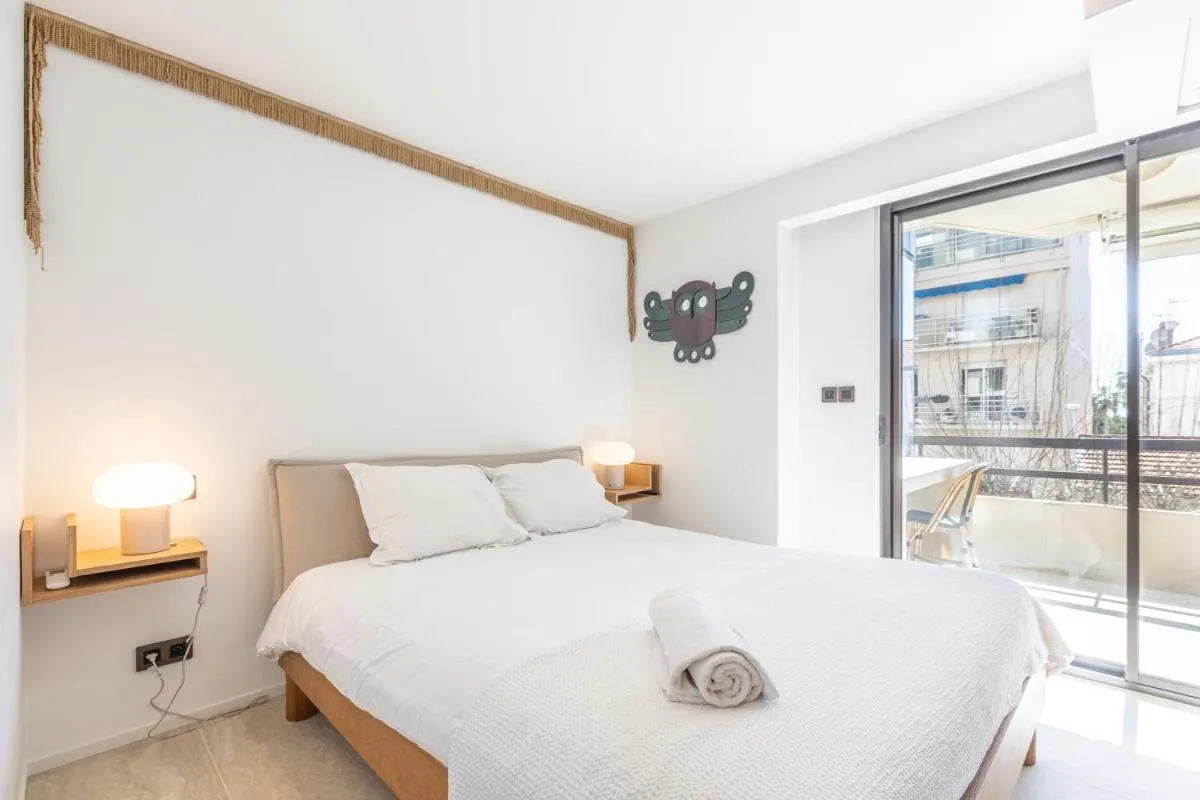 Image 6 of LB Vacation Rentals I A short Stroll to Palais, Beach, Terrace & Seaview