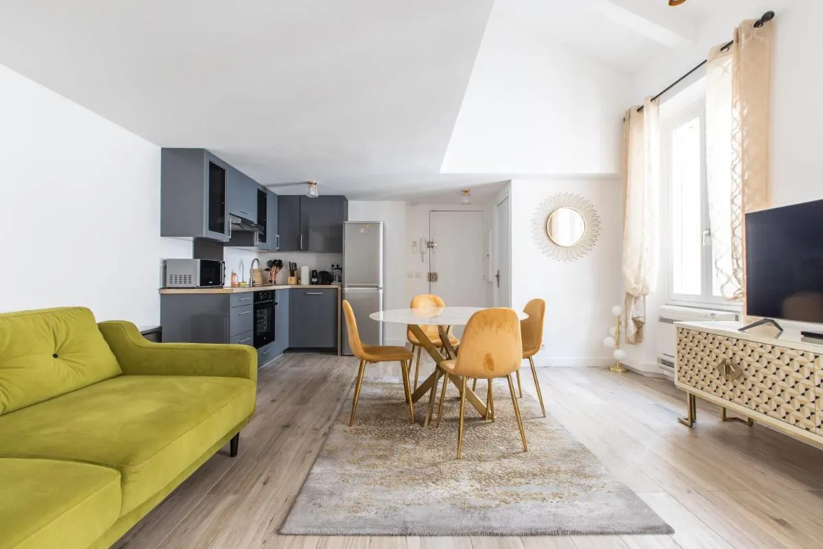 Image 3 of LB Vacation Rentals I Beautiful City Center & Renovated Duplex Minutes from Beaches & Palais