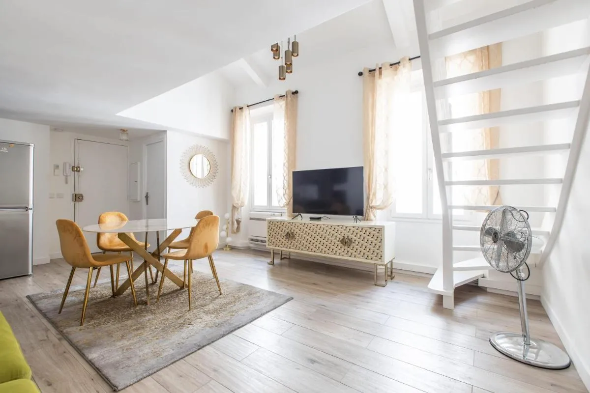 Image 4 of LB Vacation Rentals I Beautiful City Center & Renovated Duplex Minutes from Beaches & Palais