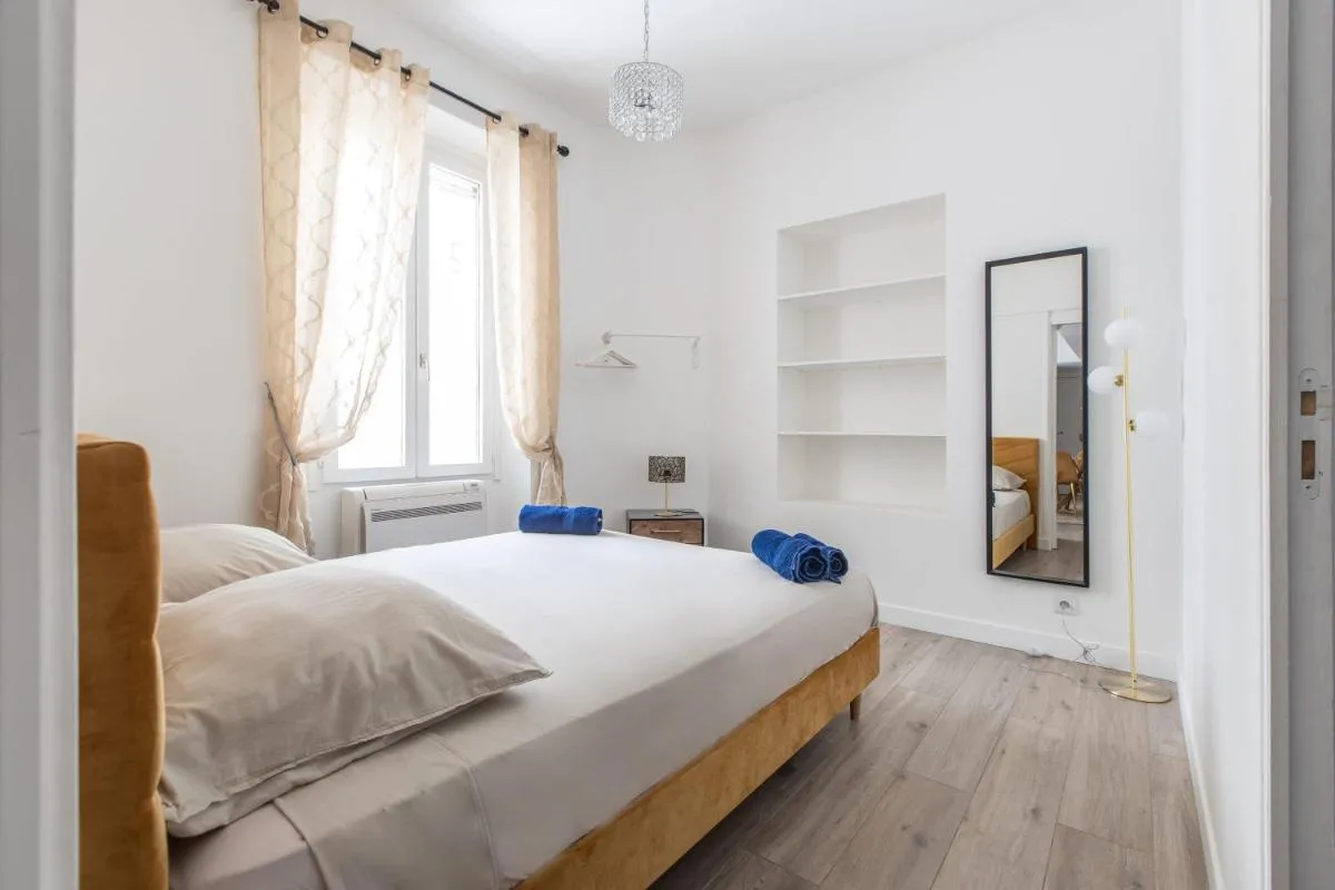 Image 2 of LB Vacation Rentals I Beautiful City Center & Renovated Duplex Minutes from Beaches & Palais