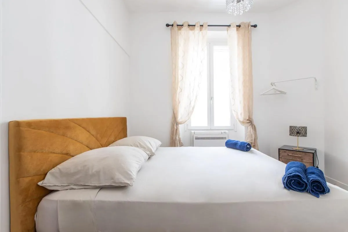 Image 5 of LB Vacation Rentals I Beautiful City Center & Renovated Duplex Minutes from Beaches & Palais