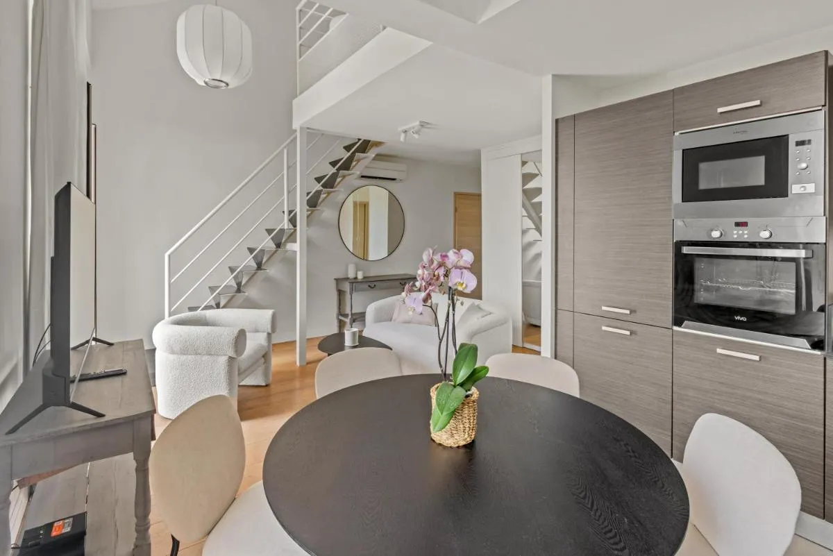 Image 4 of LB Vacation Rentals I Beautiful, Renovated Duplex with Swimming Pool